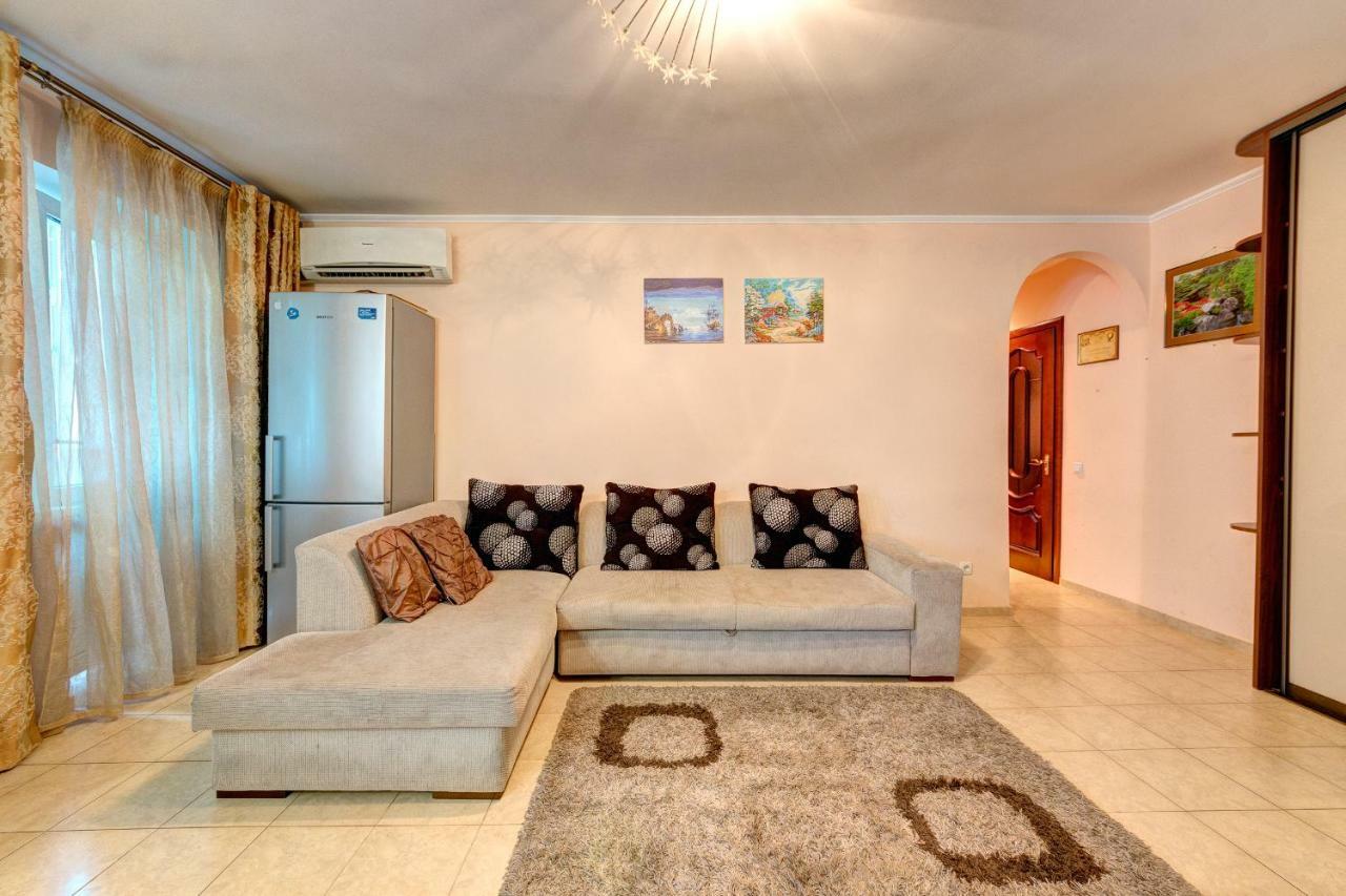 Apartments Near The Nsc Olympic Kiev Esterno foto