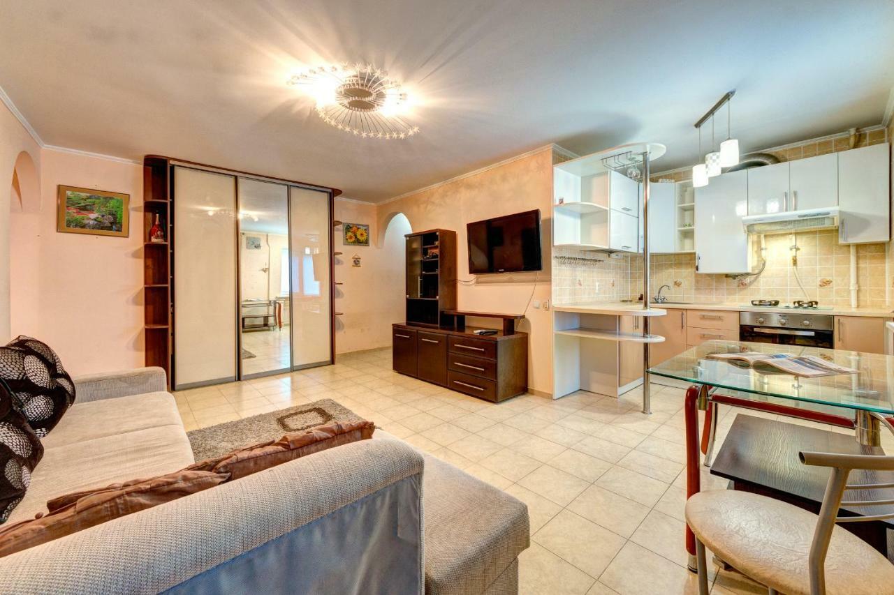 Apartments Near The Nsc Olympic Kiev Esterno foto